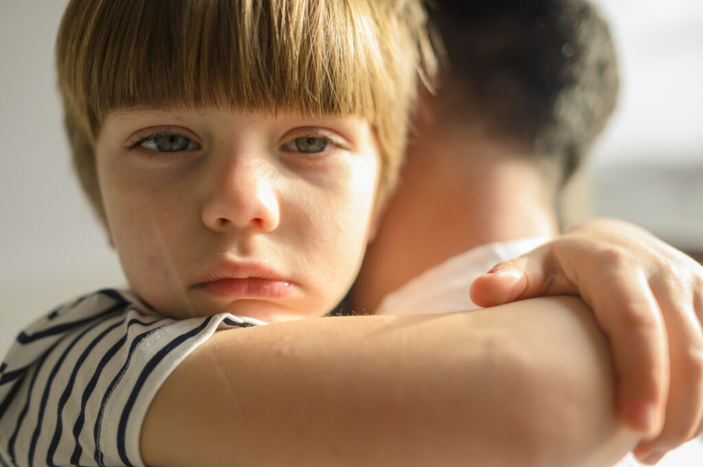 Terapia infantil en Sevilla para celos fraternales y llegada de un hermano